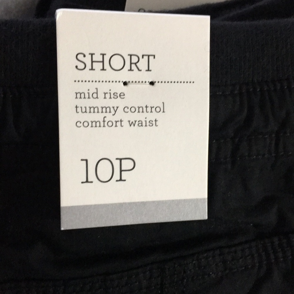 NWT Style & Co. Women’s Black Zig Zag Cargo Shorts - Picture 4 of 4
